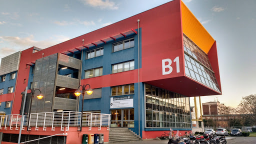 Michela Poggioli ha studiato al Politecnico di Milano